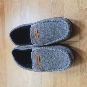 Mens slippers by GAAHUU size S 8-9